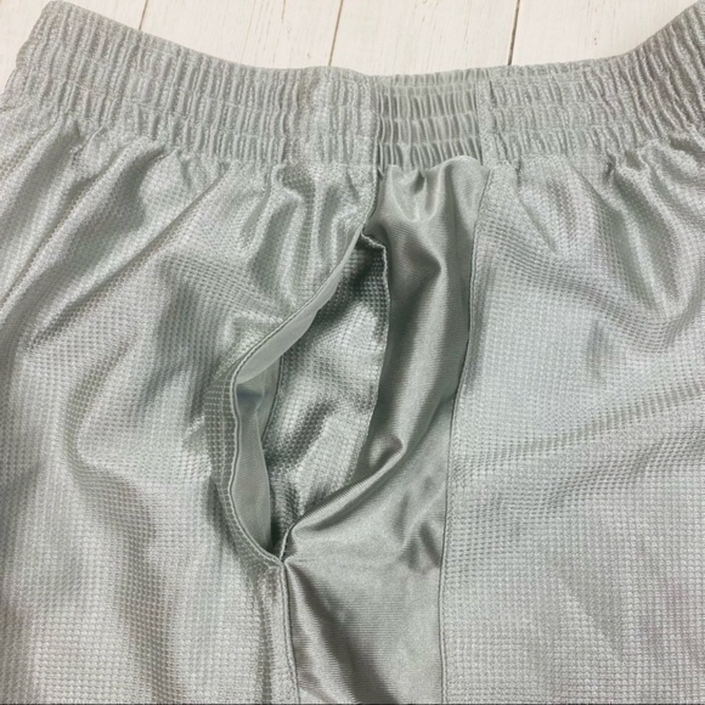Nike Mens Silver Mesh Lined Athletic Shorts, Size Medium - Picture 4 of 8